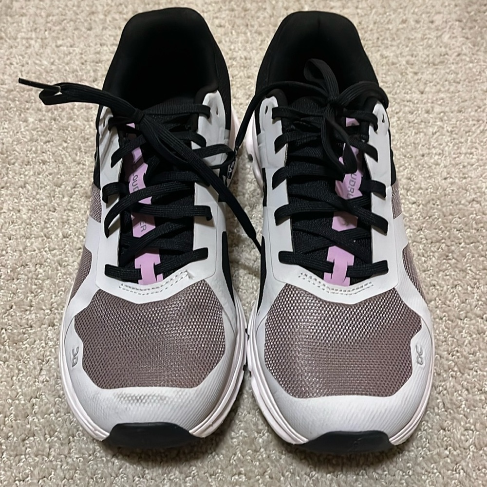 Size 9 ON Cloudrunner
